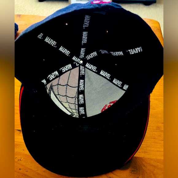 Spider-Man SnapBack Hat - Picture 5 of 7